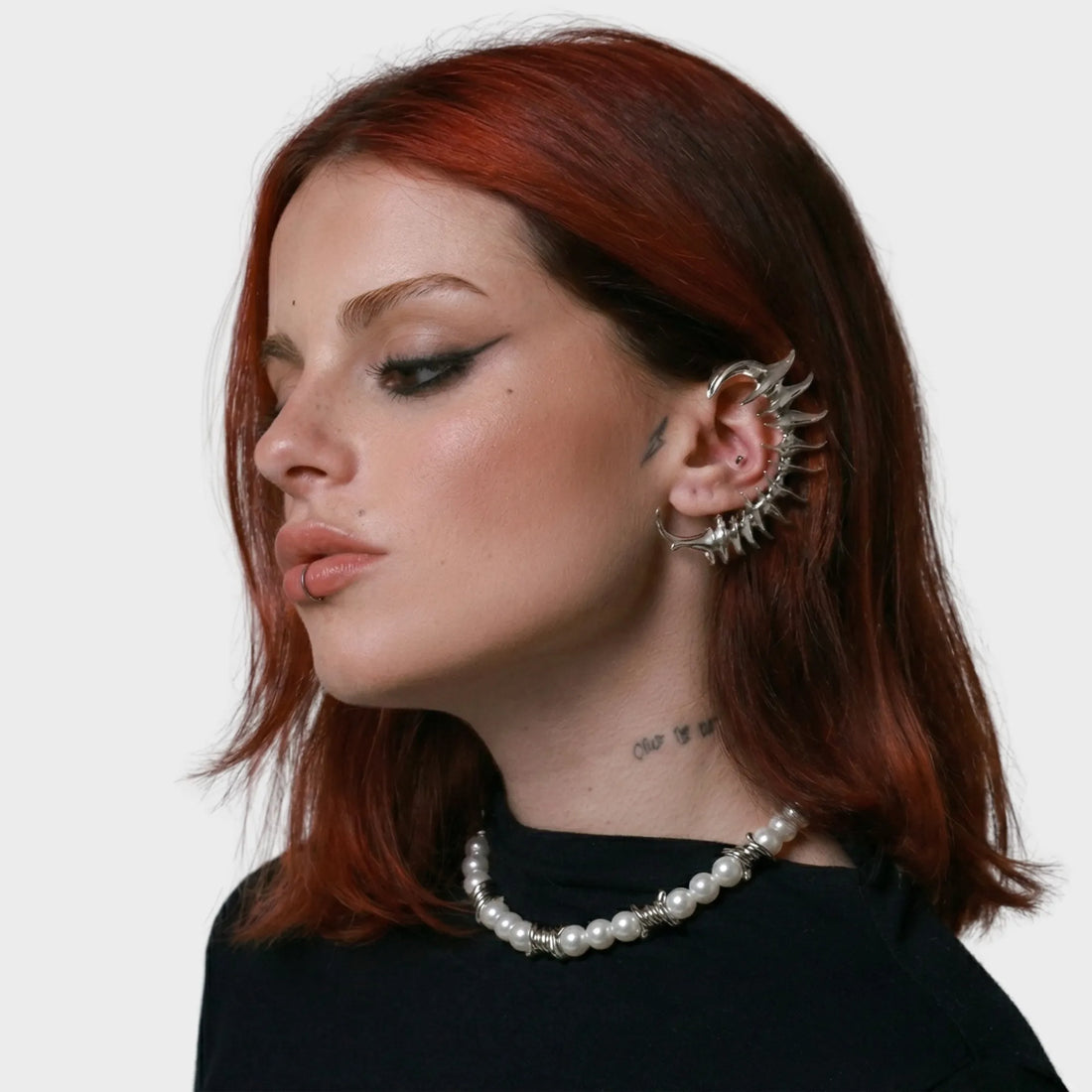 Moire Thorn Pearl Choker