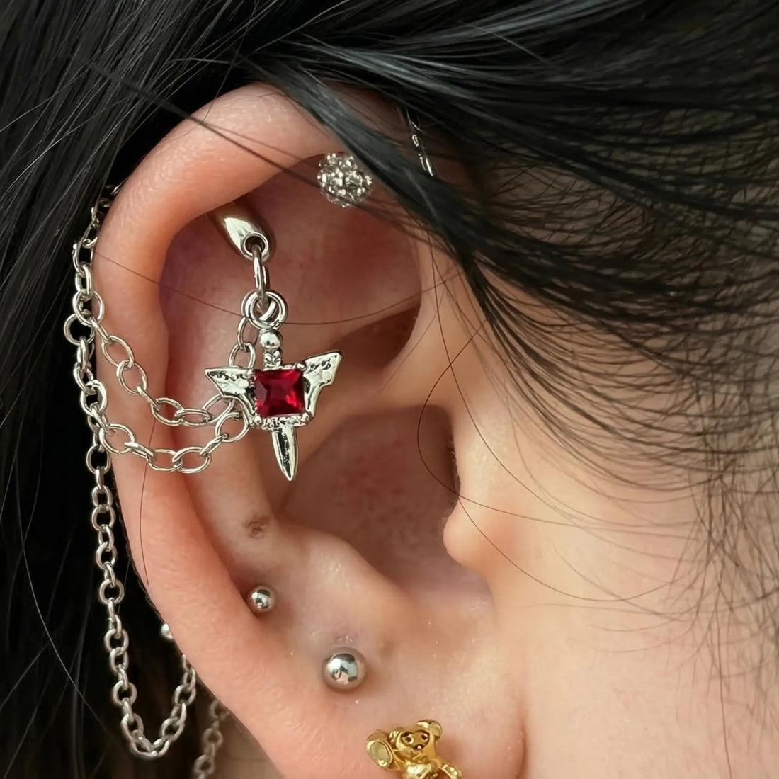 Moire Red Wing Chain Stud