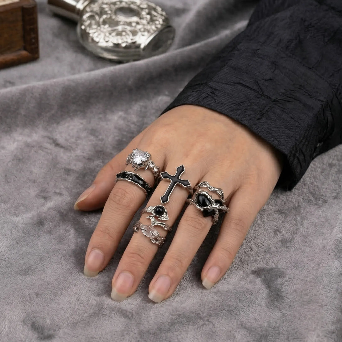 Moire Thorned Heart Cross Ring — Y2K Grunge Open Band