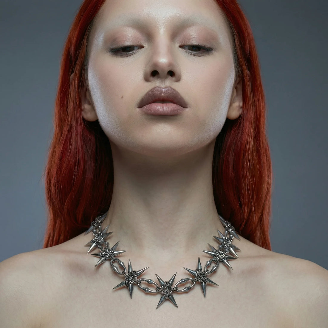 Moiré Rivet Clavicle Chain