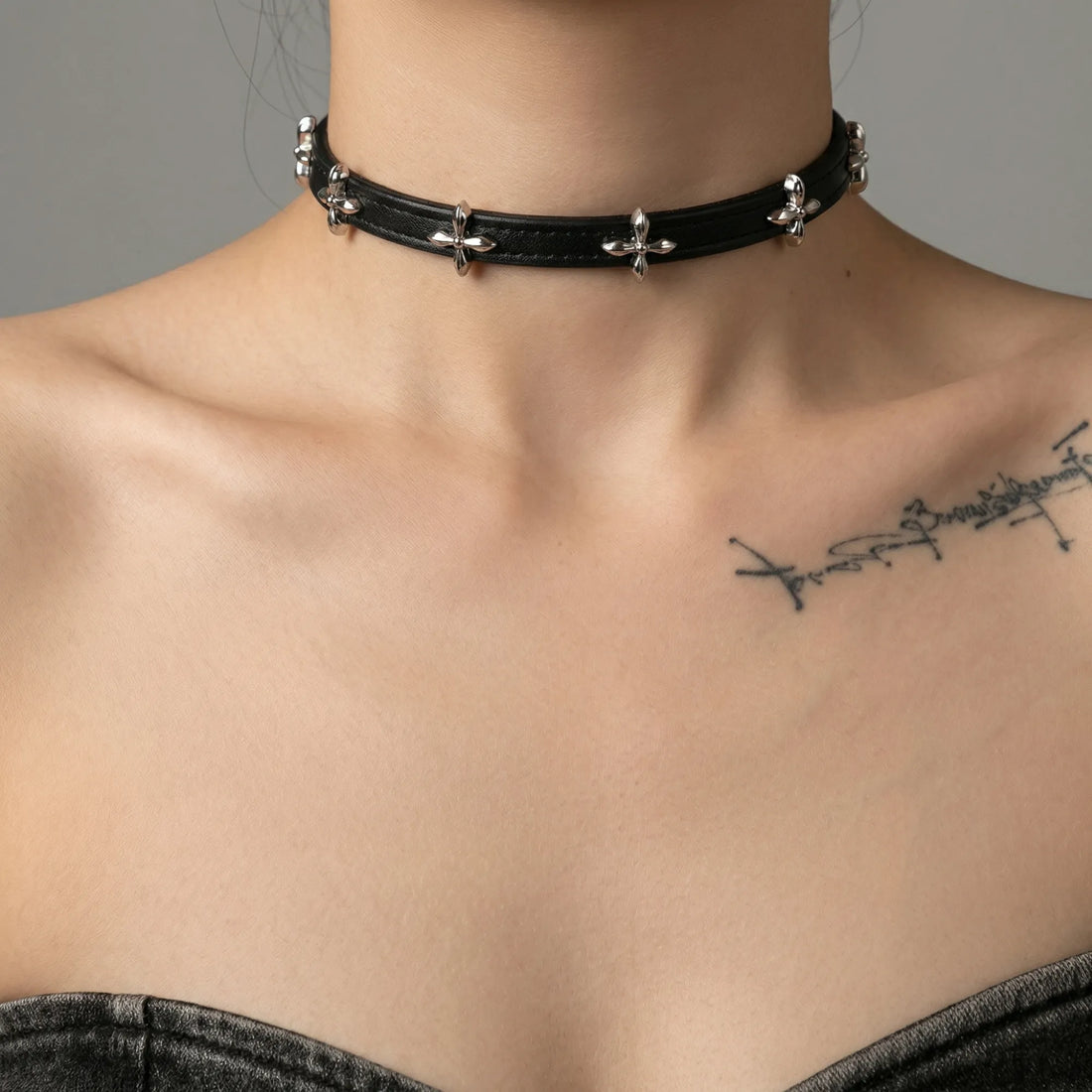 Moiré Ritual Spike Choker