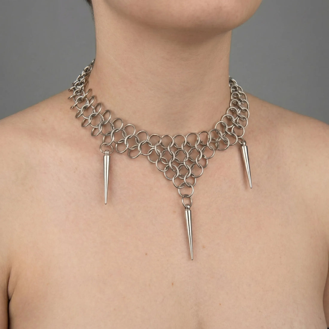 Moiré Spliced O-Ring Rivet Necklace