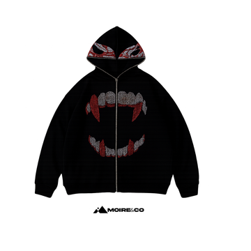 Kapuzenpullover mit Moiré-Gothic und Strasssteinen